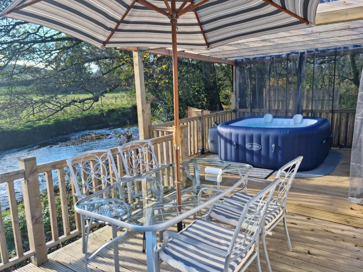Riverside Cabin At Pen-Y-Bont Mill Hotel Oswestry Bagian luar foto