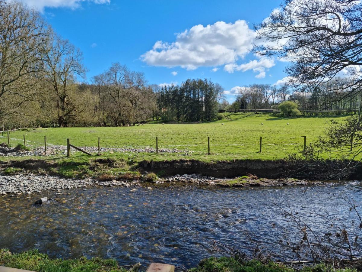 Riverside Cabin At Pen-Y-Bont Mill Hotel Oswestry Bagian luar foto